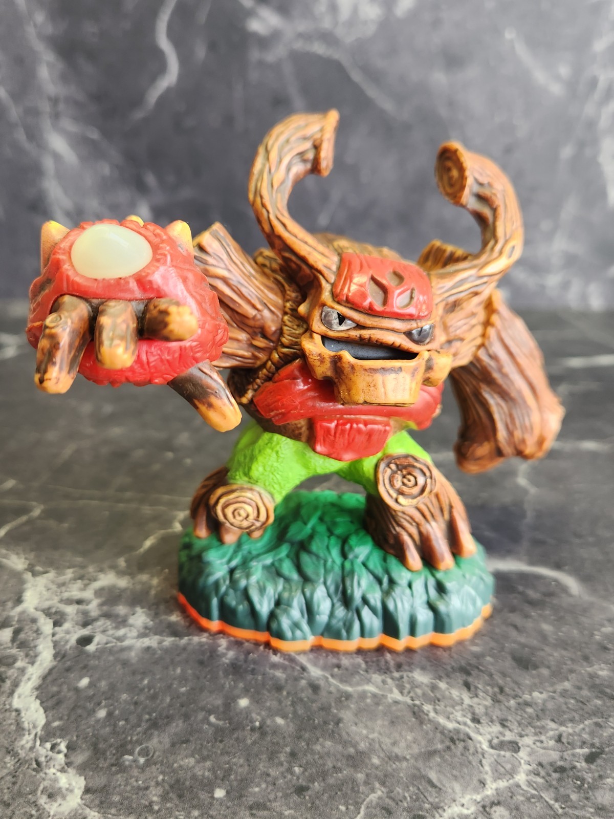 Lot Of 15 Assorted Skylanders Figures W/ Green Carrying Case Swap Force/Disney.