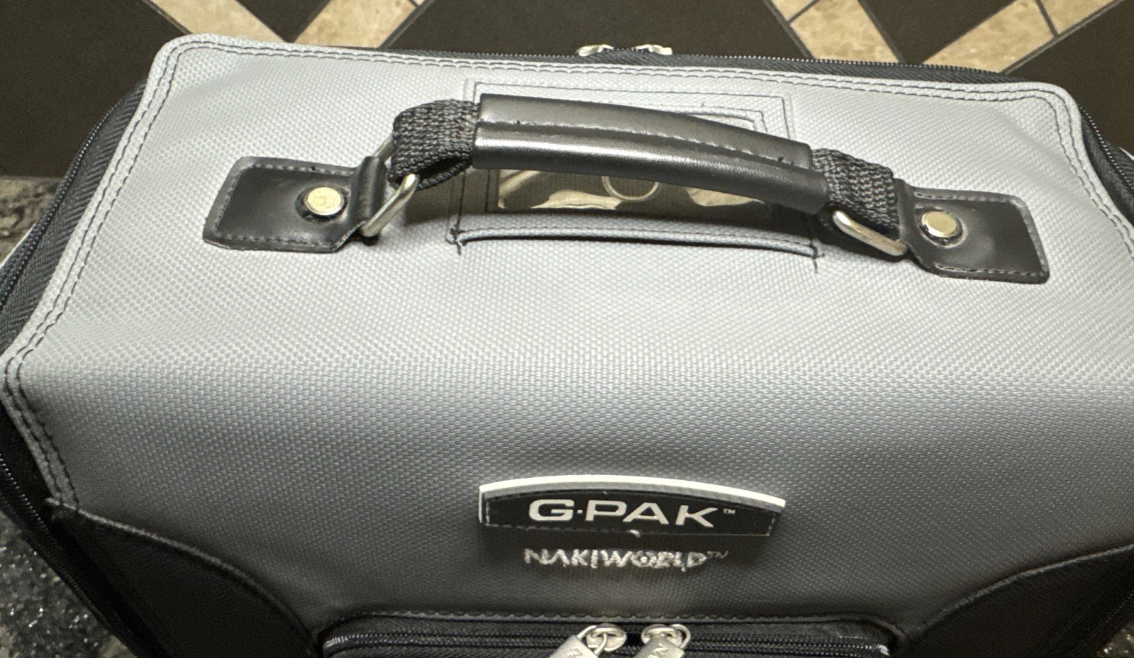 G-Pak Padded Travel Bag Nintendo Wii Naki World Gray & Black Case Carry Case