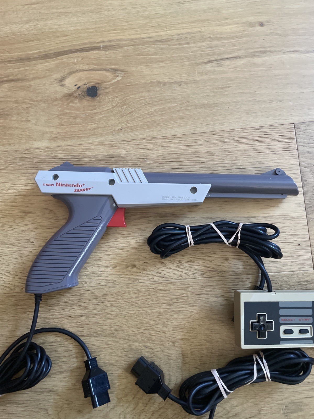 Original 1985 Nintendo Zapper Light Gun – Gray Model (NES-005) & 2 Controllers