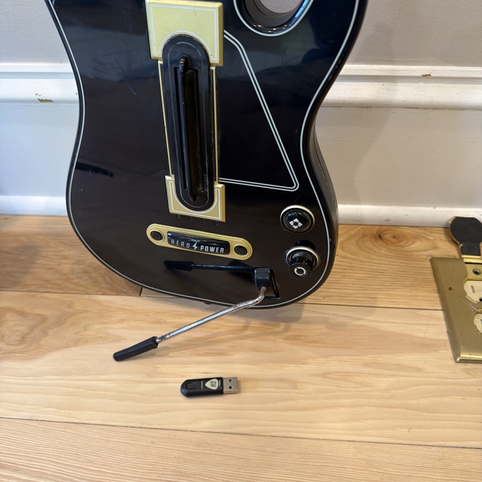 Guitar Hero Power Wireless Guitar CEO700 Xbox 360 PS3 No Strap Yes Dongle