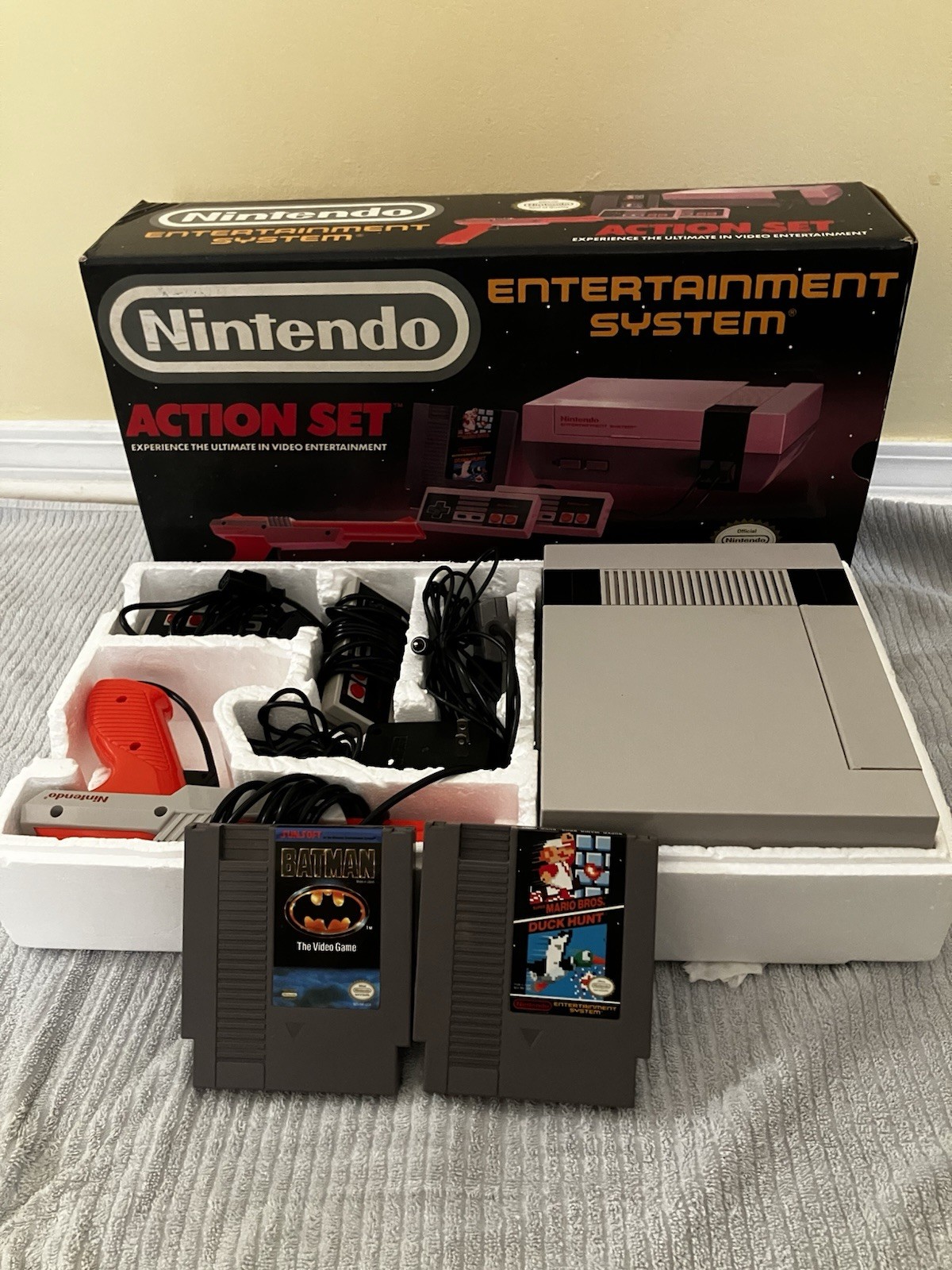 VTG Nintendo Original NES 001 Console Action Set Open Box Mint Conition