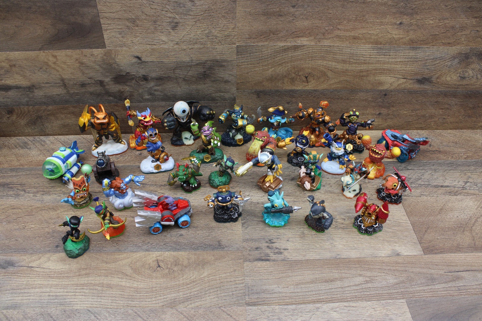 HUGE Lot Of 31 Activision Skylanders Character Figures Mixed Series Action
