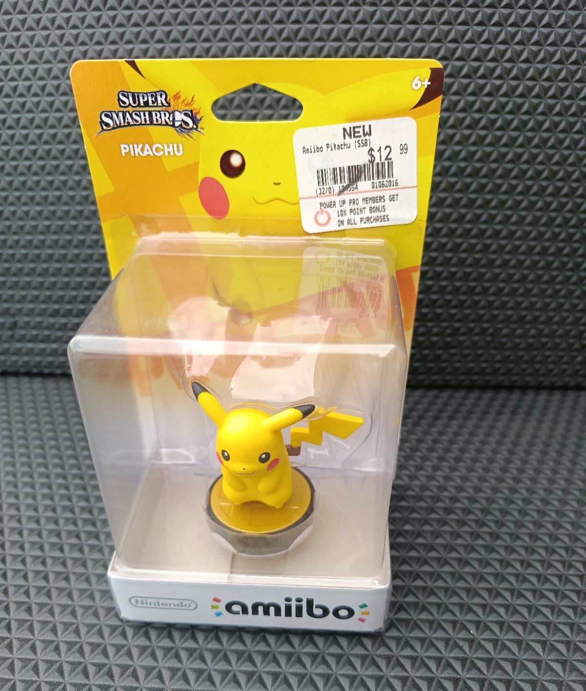 Nintendo amiibo Pikachu Collectible Character Figure Super Smash Bros 2014