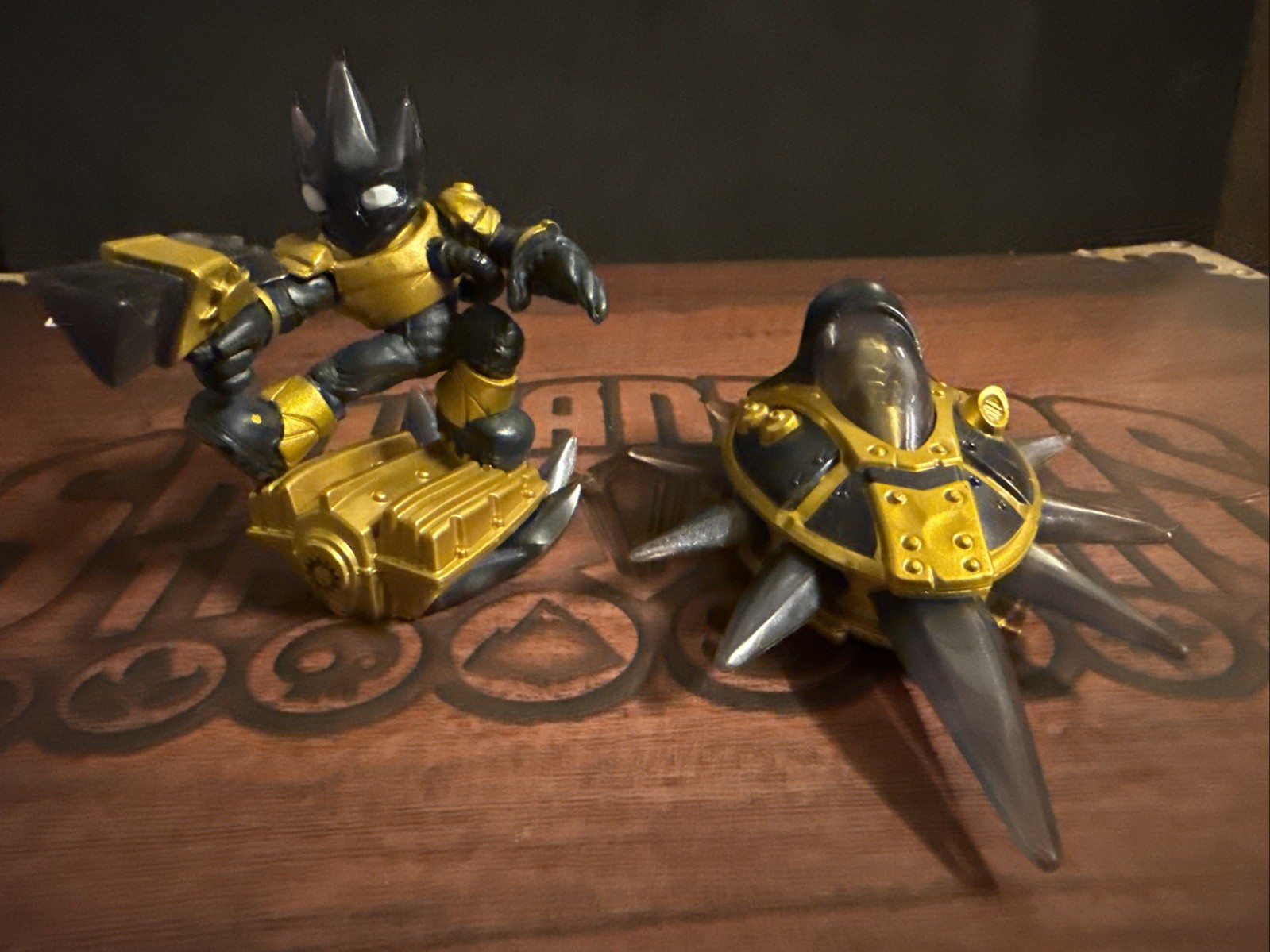 Skylanders Superchargers Legendary Astroblast and Legendary Sun Runner