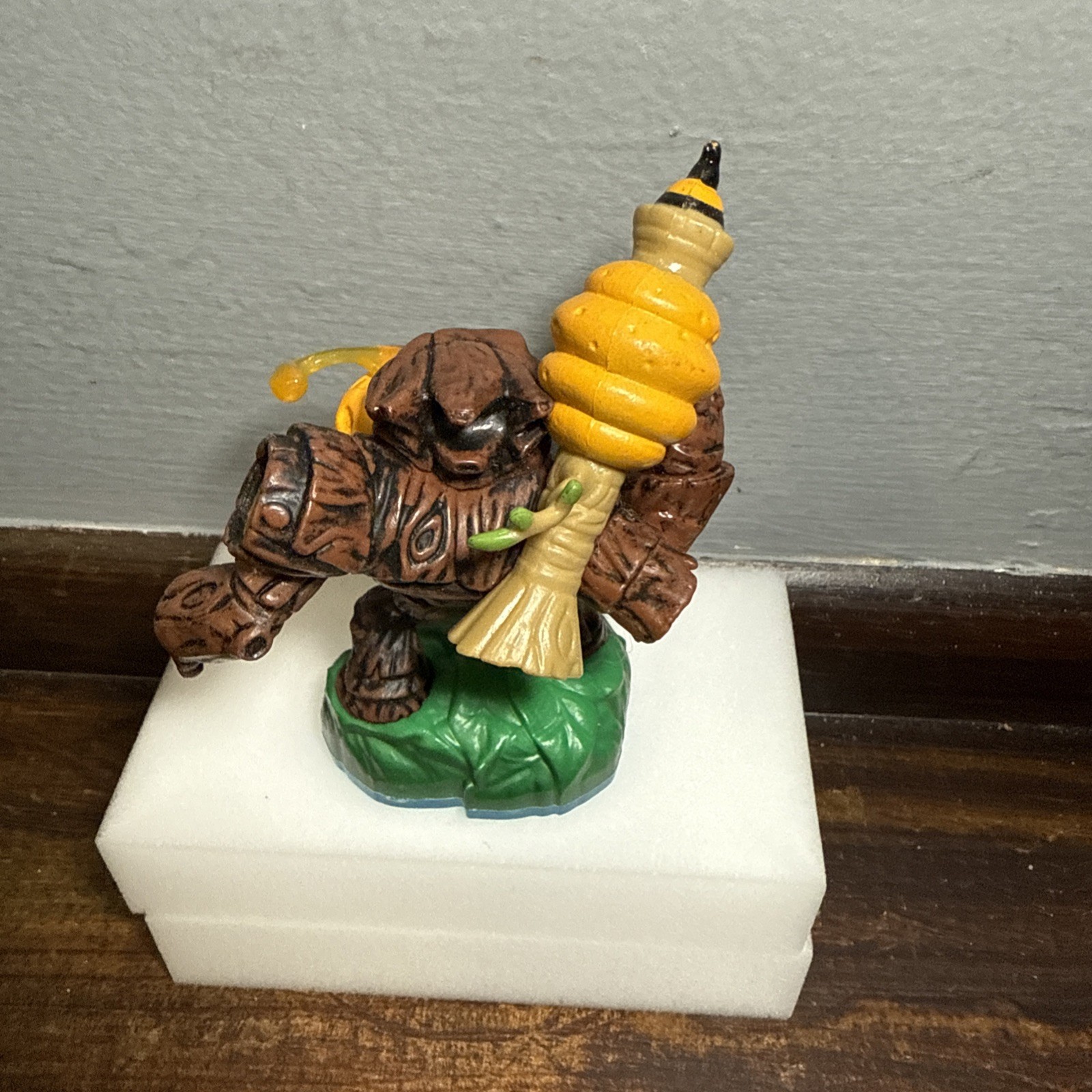 Skylanders Swap Force Lightcore Bumble Blast Figure – Activision 2013