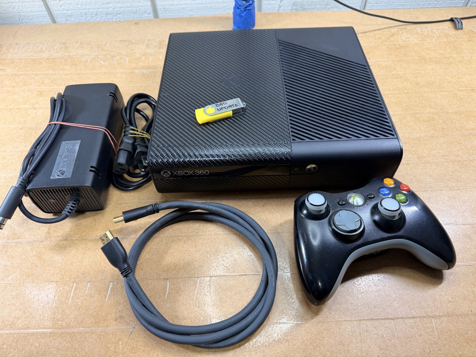 Xbox 360 E – 500GB HDD – 70 Games + SNES + SEGA Roms – Repasted and Serviced