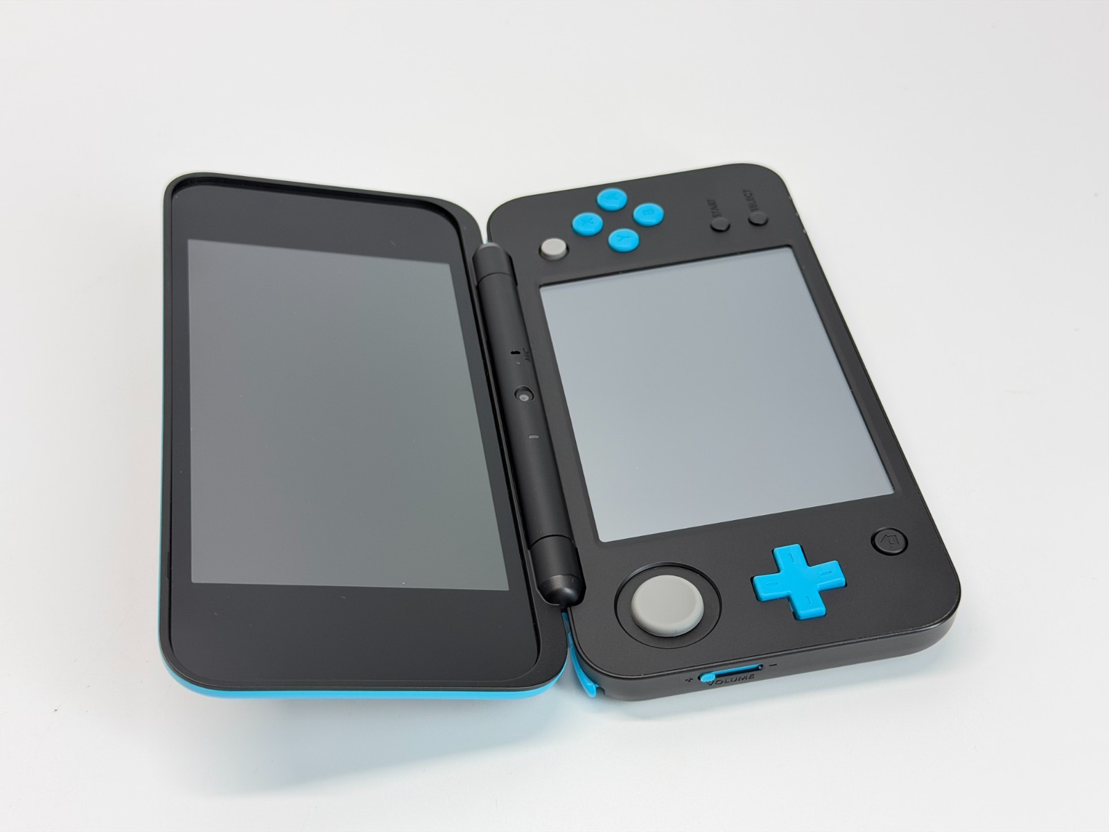 Nintendo New 2DS XL Blue/Black Handheld System Bundle w/Mario Kart 7