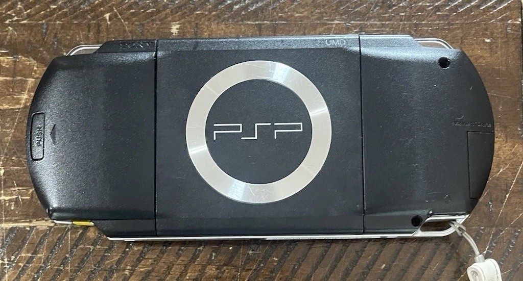 Sony PSP-1001 Console, 2 Batteries w/Charger, 4 Games, 2 Movies, Family Guy 1&2