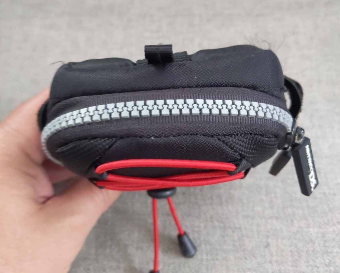 Nintendo DS Black and Red Soft Sided Zippered Carrying Case Pouch 7″ X 4.5″