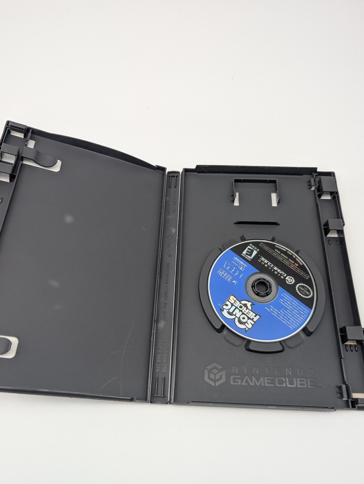 Sonic Heroes Nintendo GameCube GC Video Game Disc Case SEGA E Everyone NTSC
