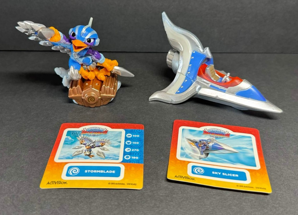Skylanders Superchargers Stormblade & Sky Slicer w/ Stickers