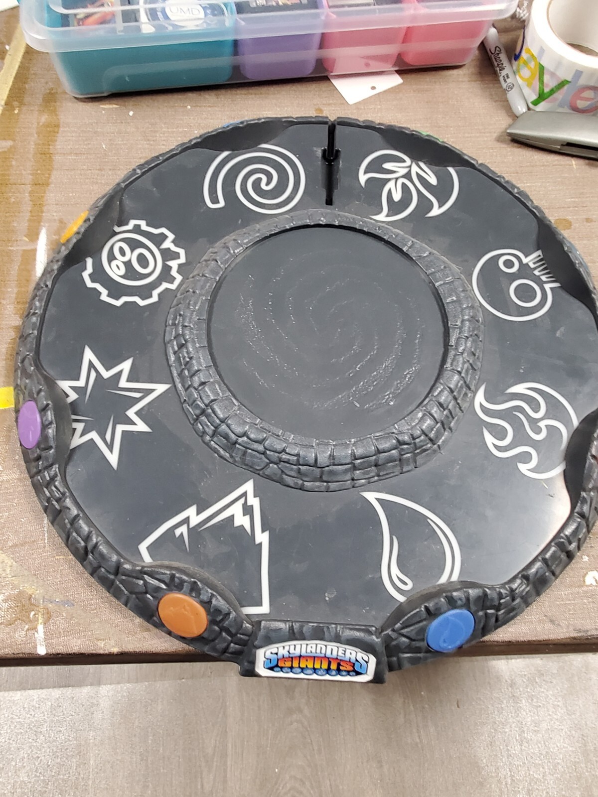Skylanders Giants Battle Arena Portal Base Holds 16 Action Figures Lights Up 15″