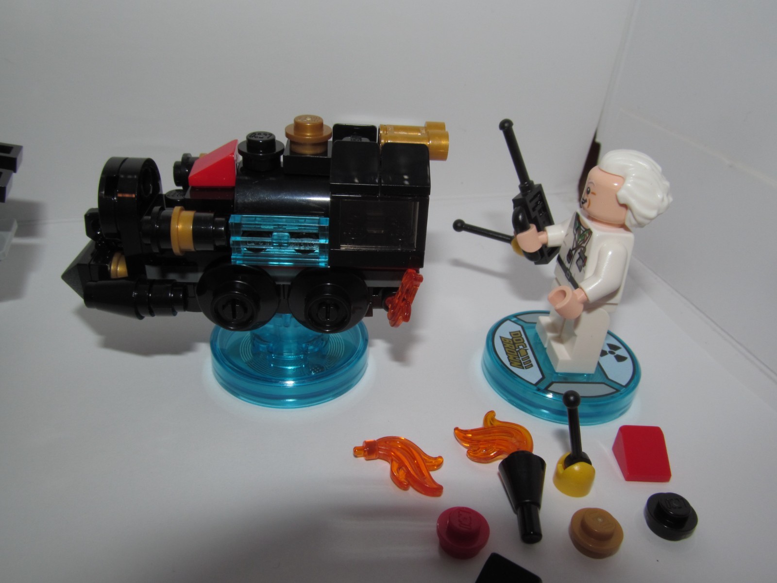 Lego Dimensions Back To The Future Level Pack #71201 + Doc Brown Fun Pack #71230