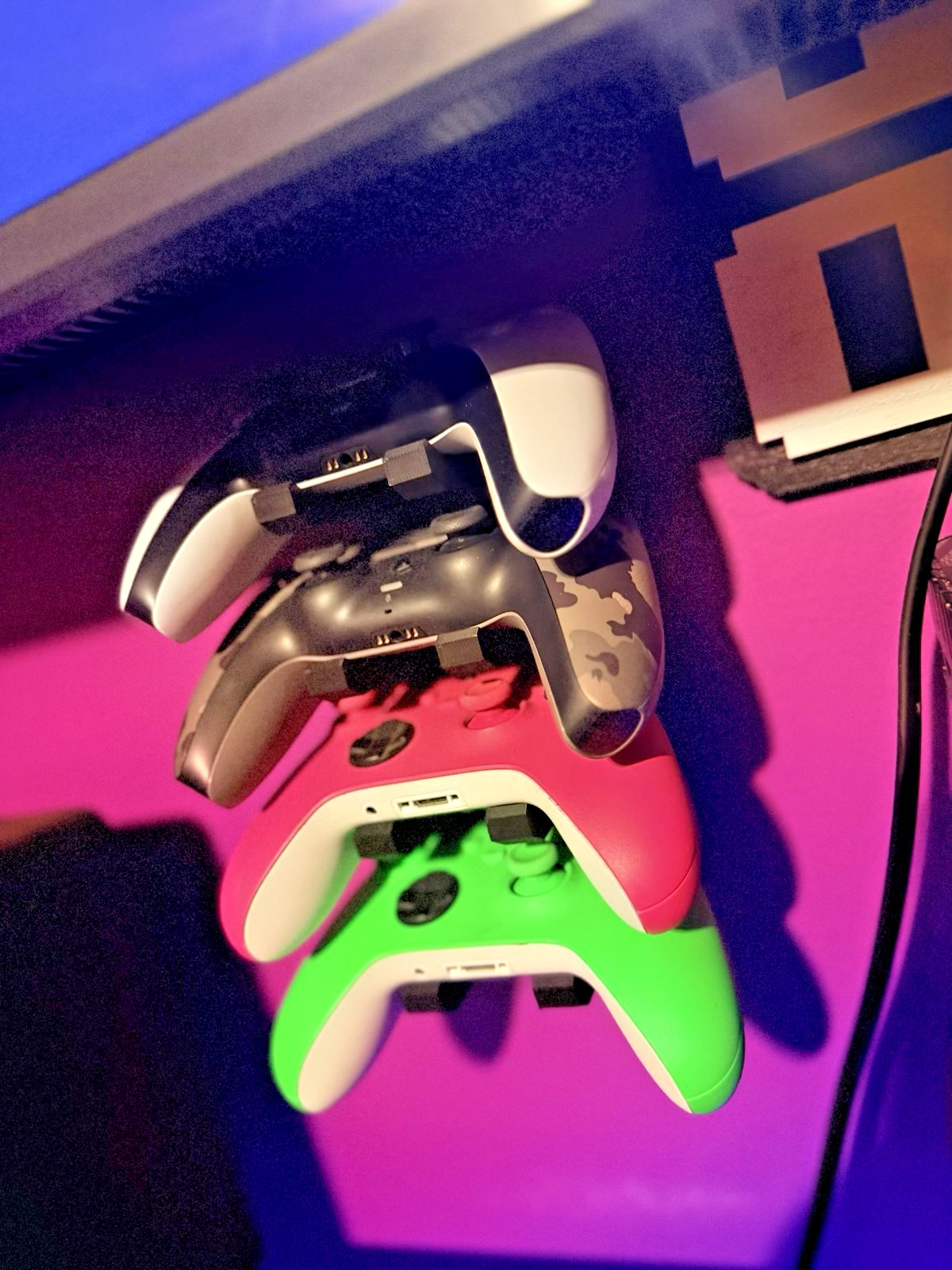 (Black) Xbox One Controller Wall Mount