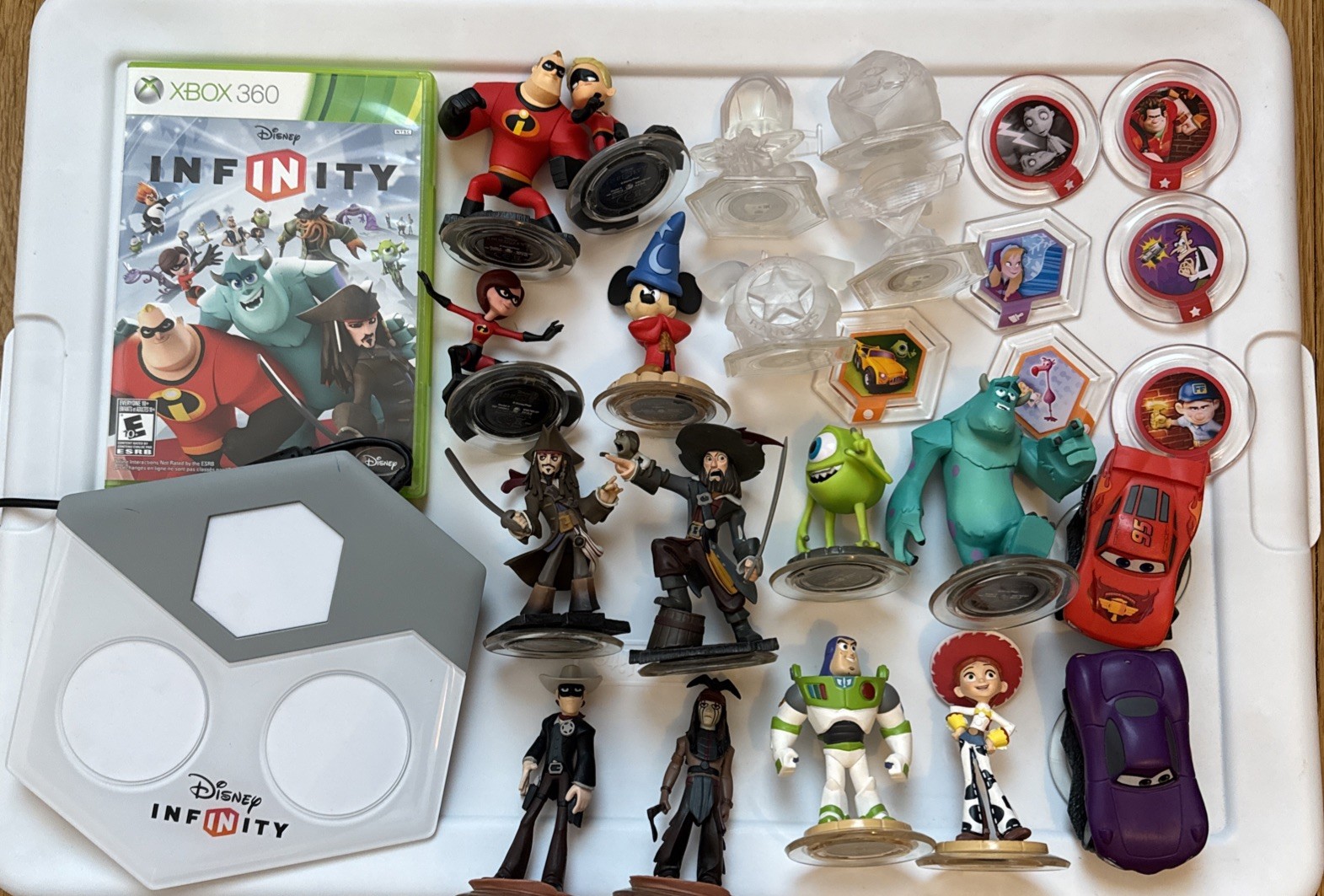 Disney Infinity 1.0 Bundle Xbox 360 Game, Base, Figures, Play Sets & Power Discs