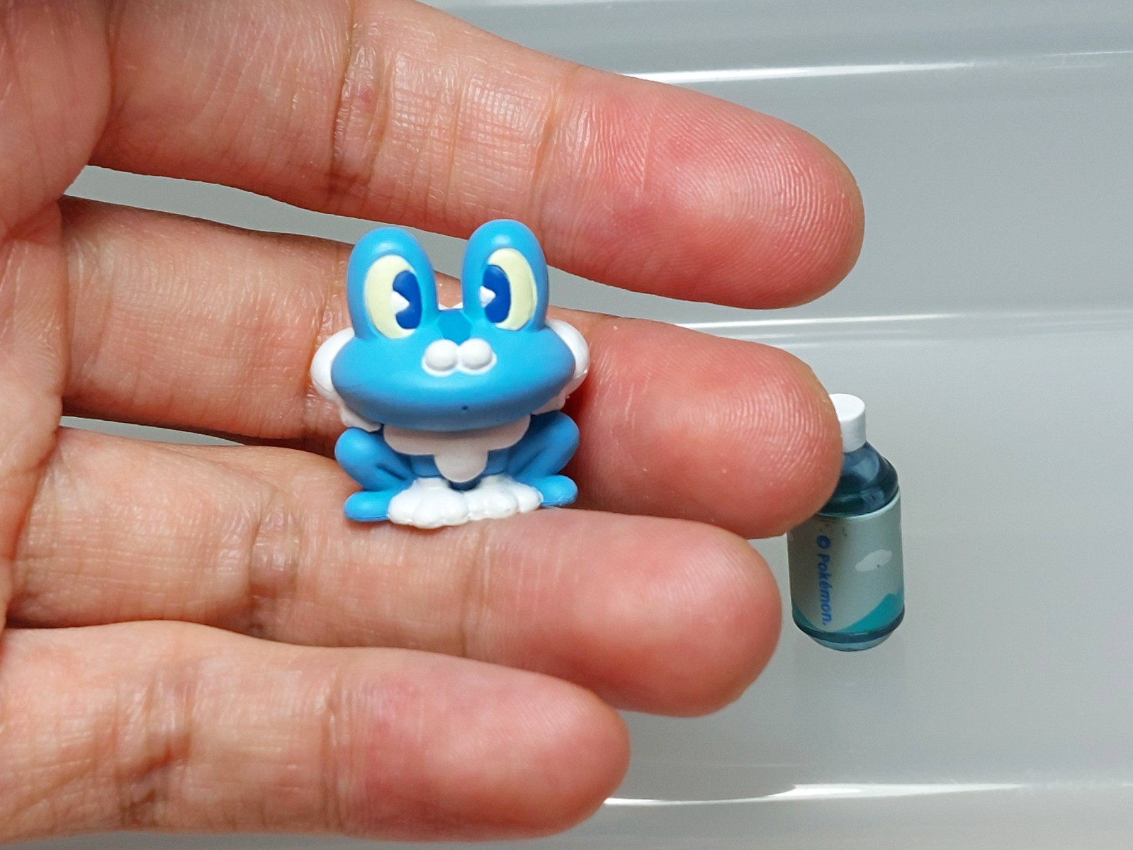 Pokemon Center Japan 2019 Figure Collection Oishii Mizu Froakie B01 0.8in