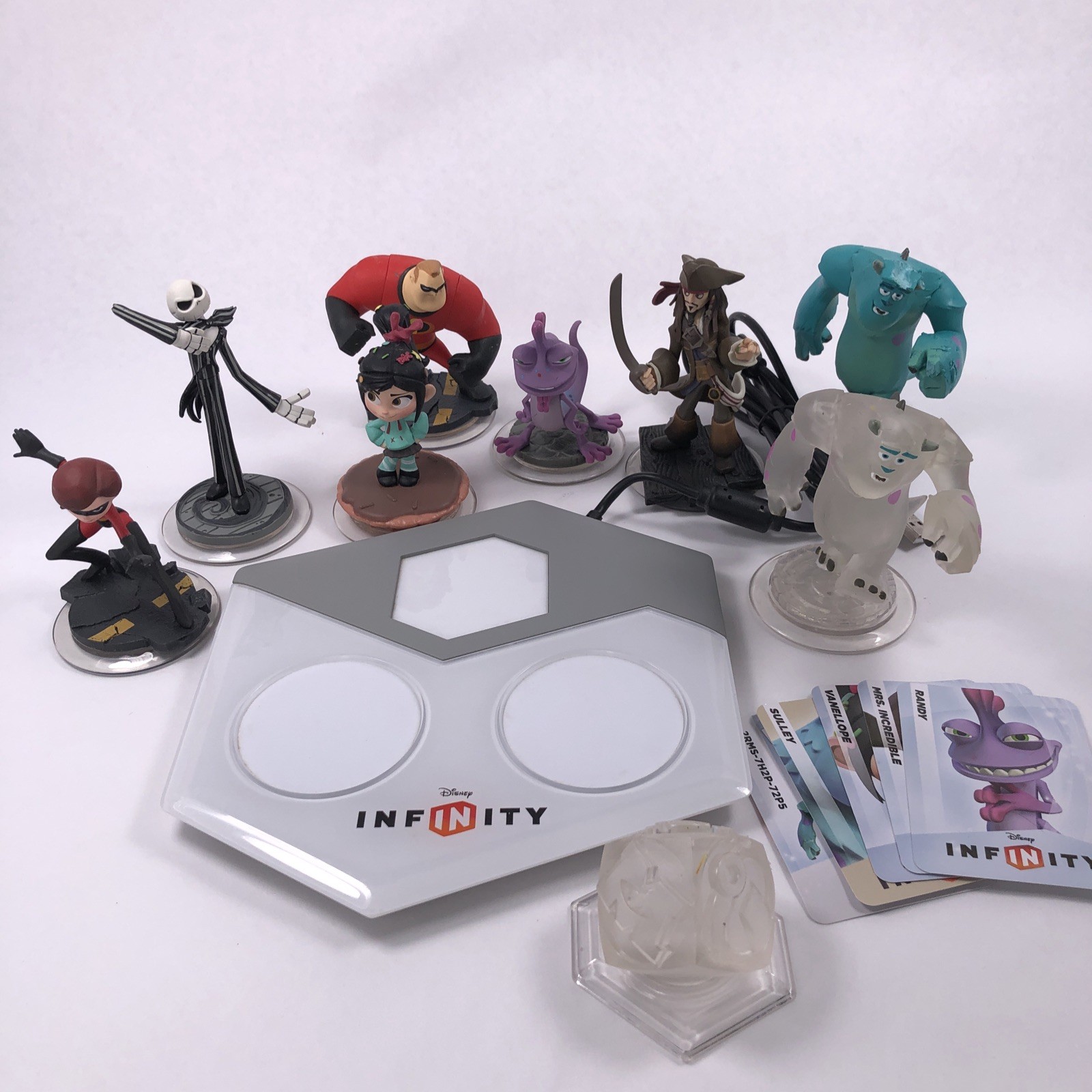 Disney Infinity Portal Base Pad For Xbox 360 INF# 8032385 W/ 9 figures-READ