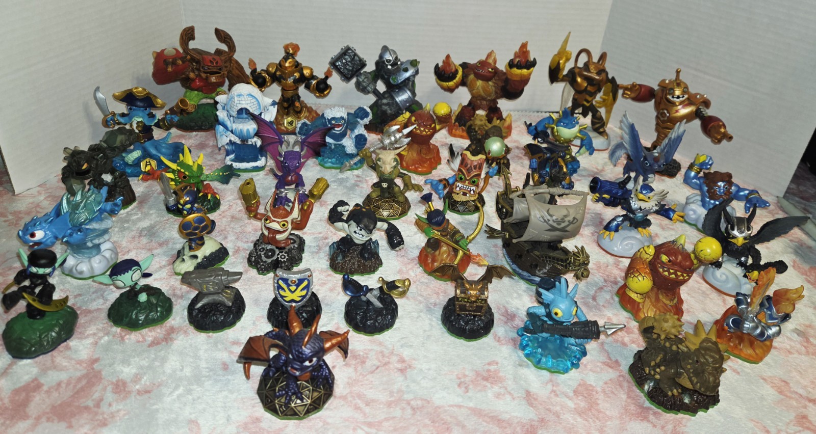 HUGE Lot Of 38 Activision Skylanders Character Figures Mixed Series Action
