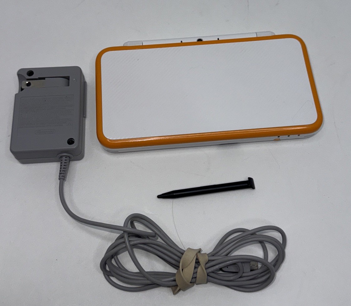 New Nintendo 2DS XL Console White/Orange JAN-001 + 4gb SD Card Good Condition