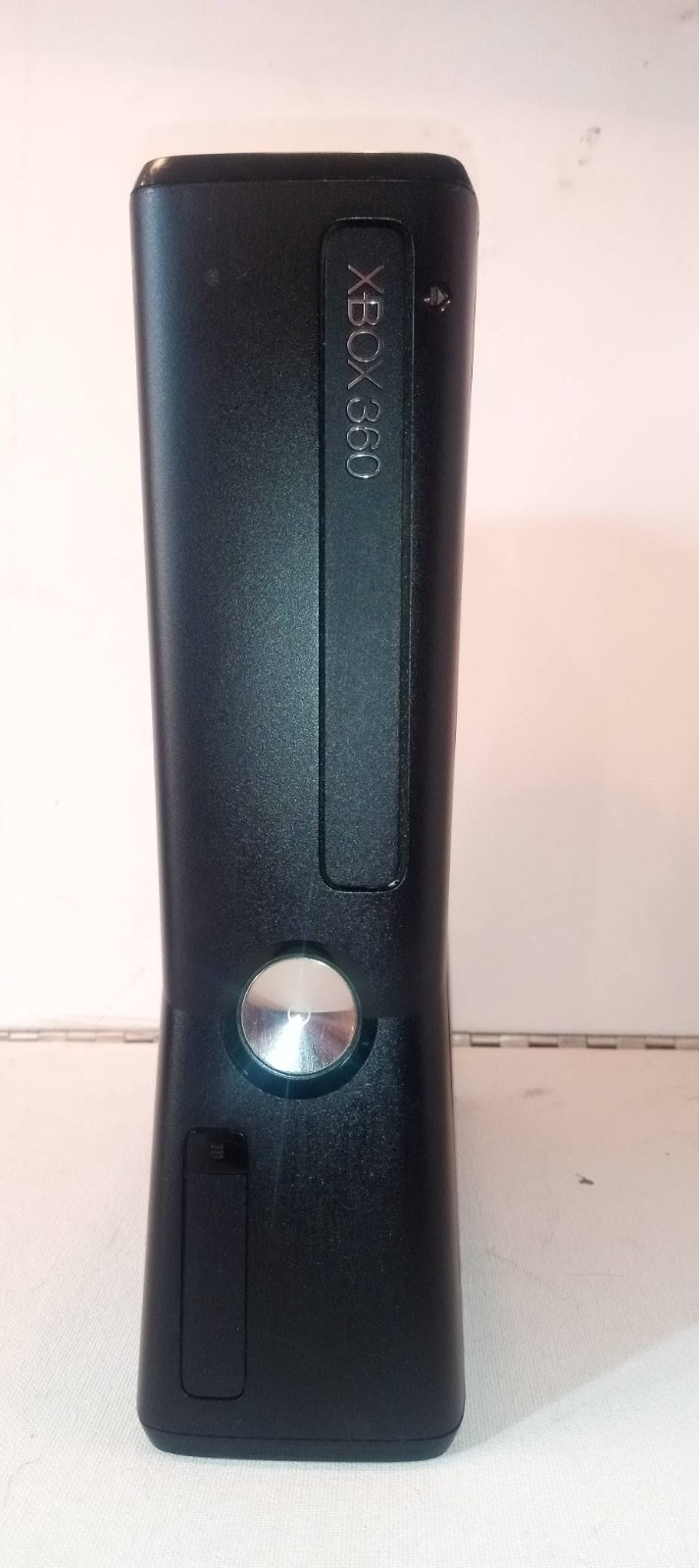 Microsoft Xbox 360 S Console W/HDD/Cords + white controller works great tested