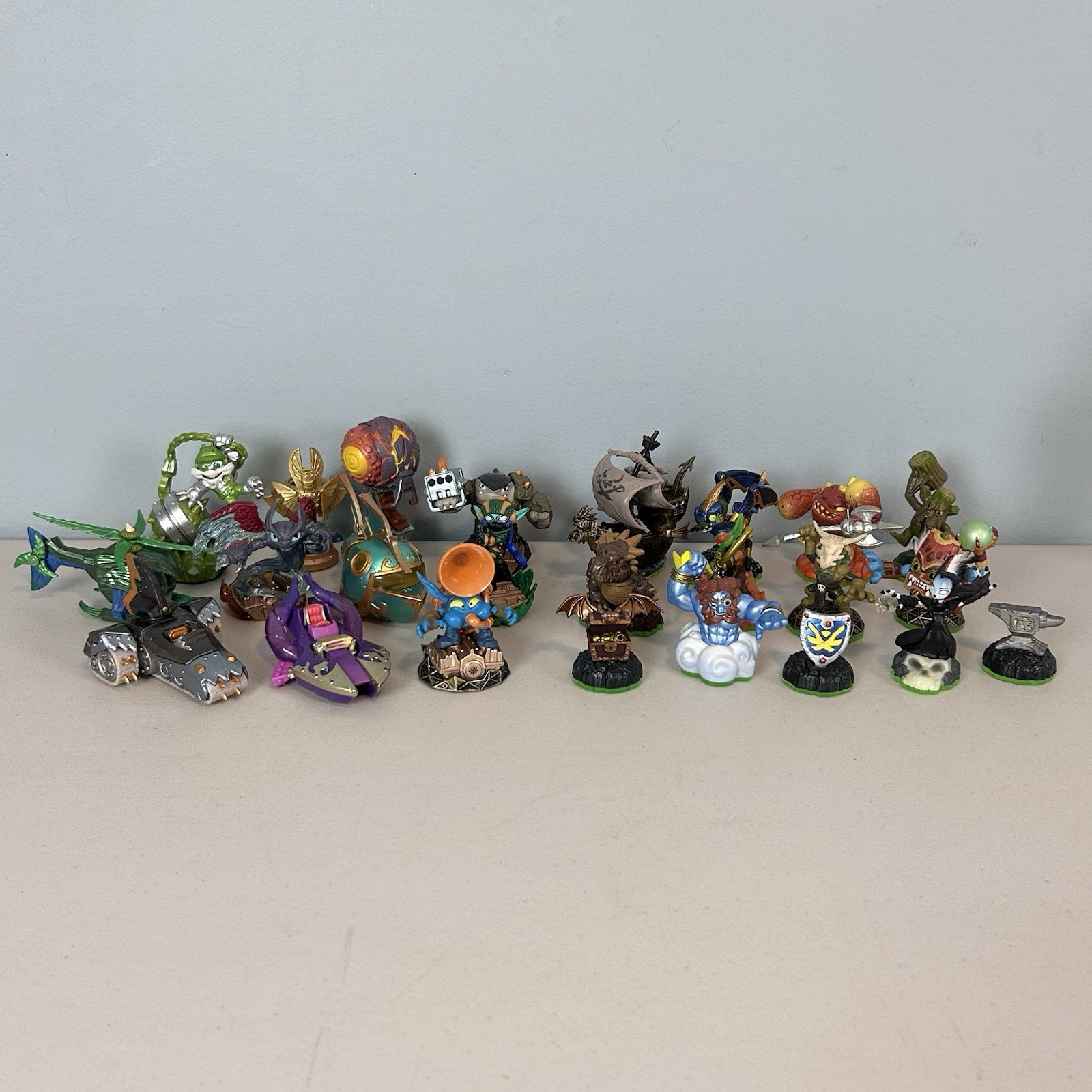 Skylanders Spyros Adventure & Super Chargers Mixed Lot Of 24 Figures