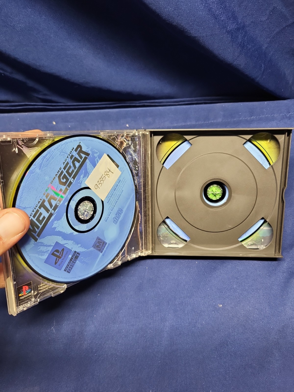 Metal Gear Solid 2-Disc Set Black Label – No Manual Sony PlayStation 1
