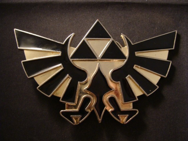 2008 Legend of Zelda: Twilight Princess Tri-Force belt buckle