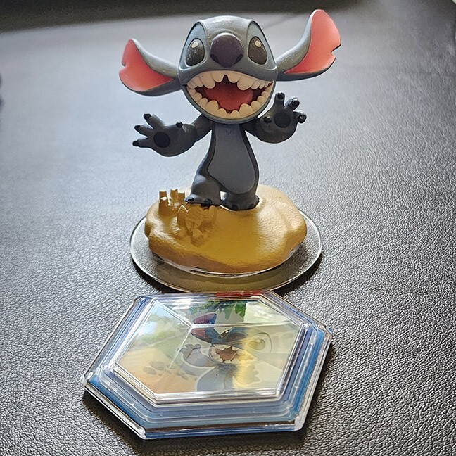 Disney Infinity Figure Base Portal Pad Plus 2 Figures Brave Merida Stitch