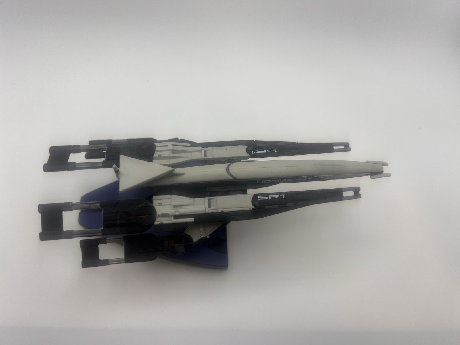 Dark Horse Mass Effect Alliance Normandy SR-1 Ship Replica Statue with Box 2013