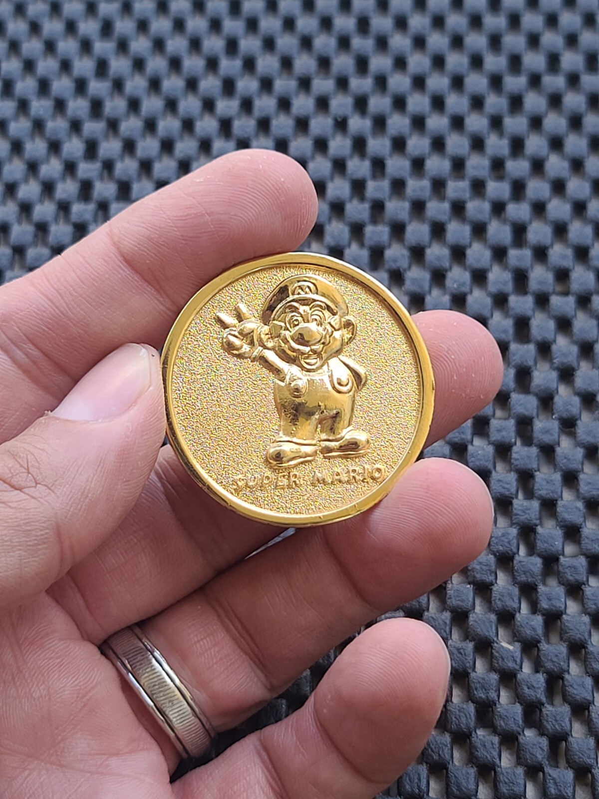 Super Mario Gold Coin Medal Video Game 10th Anniversary Rare Promo SNES N64 GBA