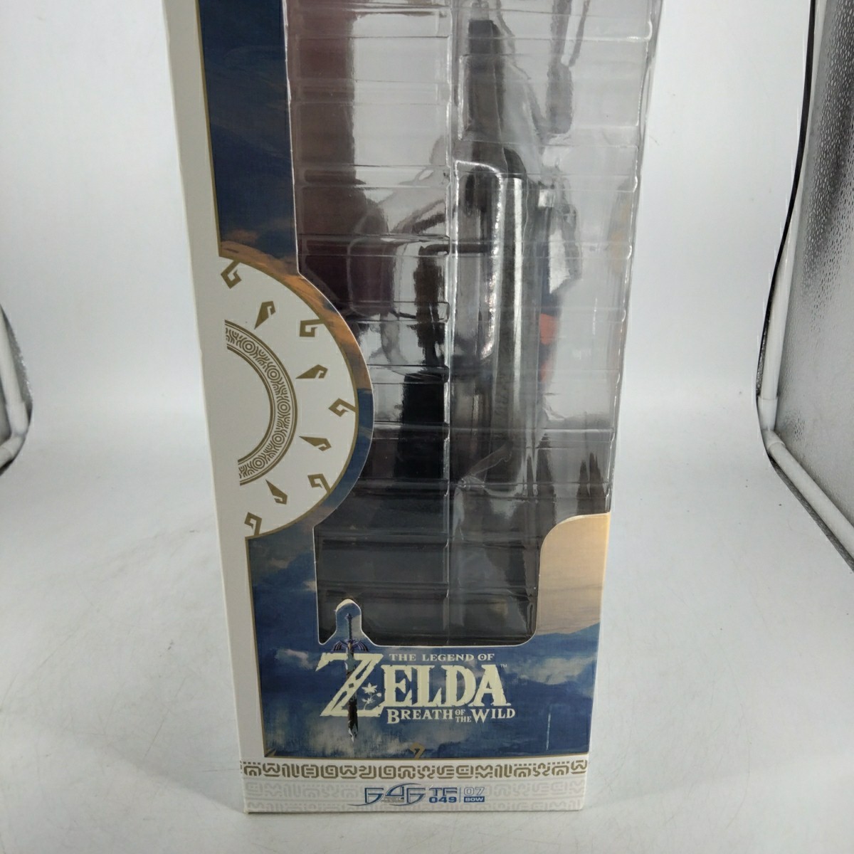 The Legend of Zelda Breath of the Wild HYLIAN SHIELD Statue Open Box