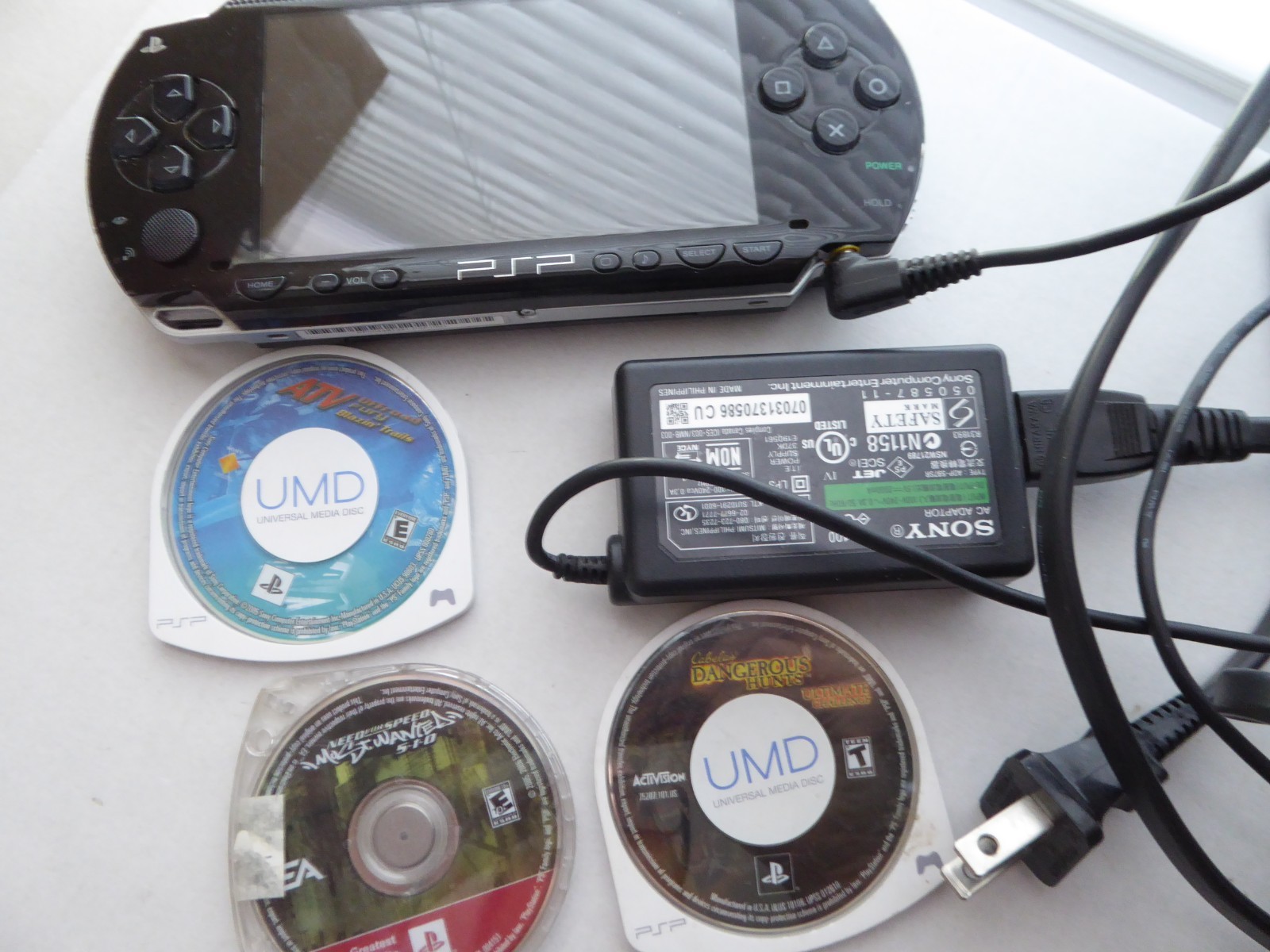 Sony PlayStation Portable PSP-1001 Gaming Console + 3 Games – Excellent