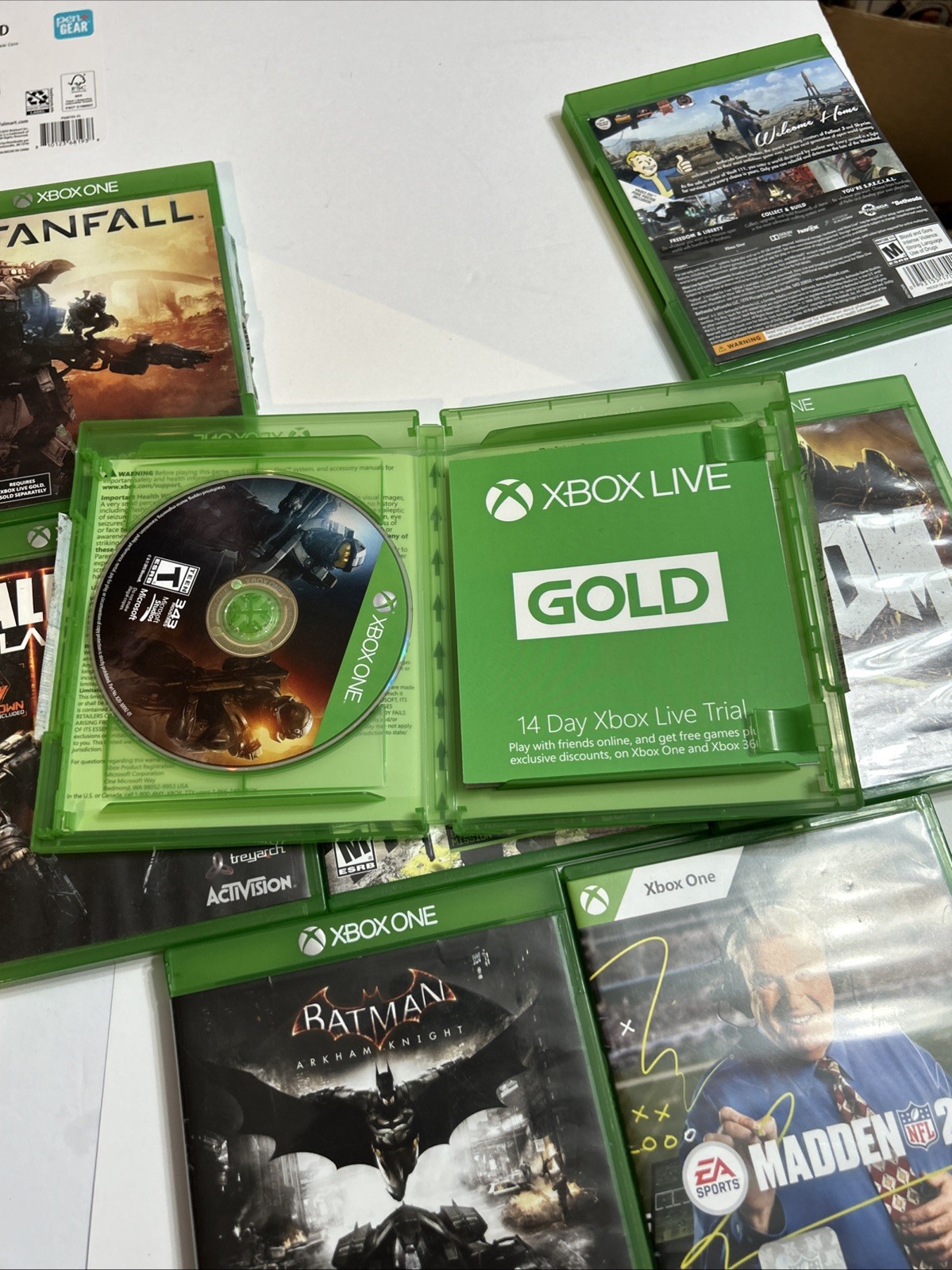 Lot of 8 Microsoft Xbox One Games Halo 5 – Doom – CoD Black Ops 3 And More !!