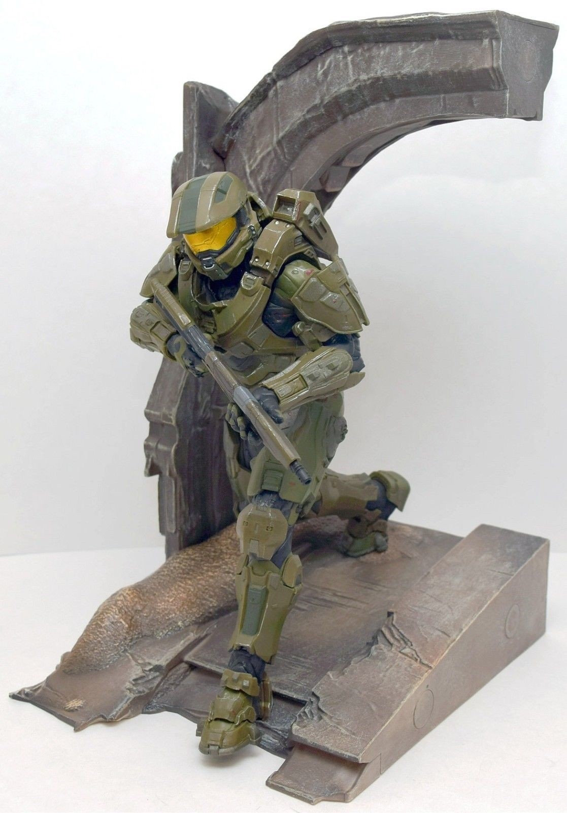 Xbox One Halo 5 Guardians Collector’s Master Chief Spartan Locke Statue Figure