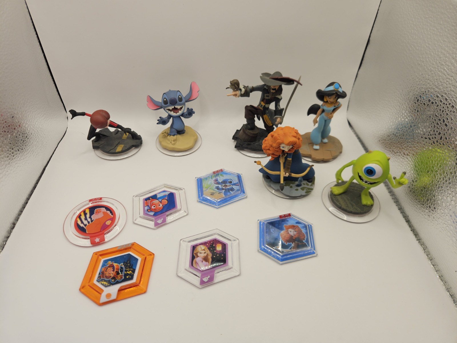 Disney Infinity Lot: 6 Figures (Stitch, Merida, Barbossa) 6 Power Discs Hexes