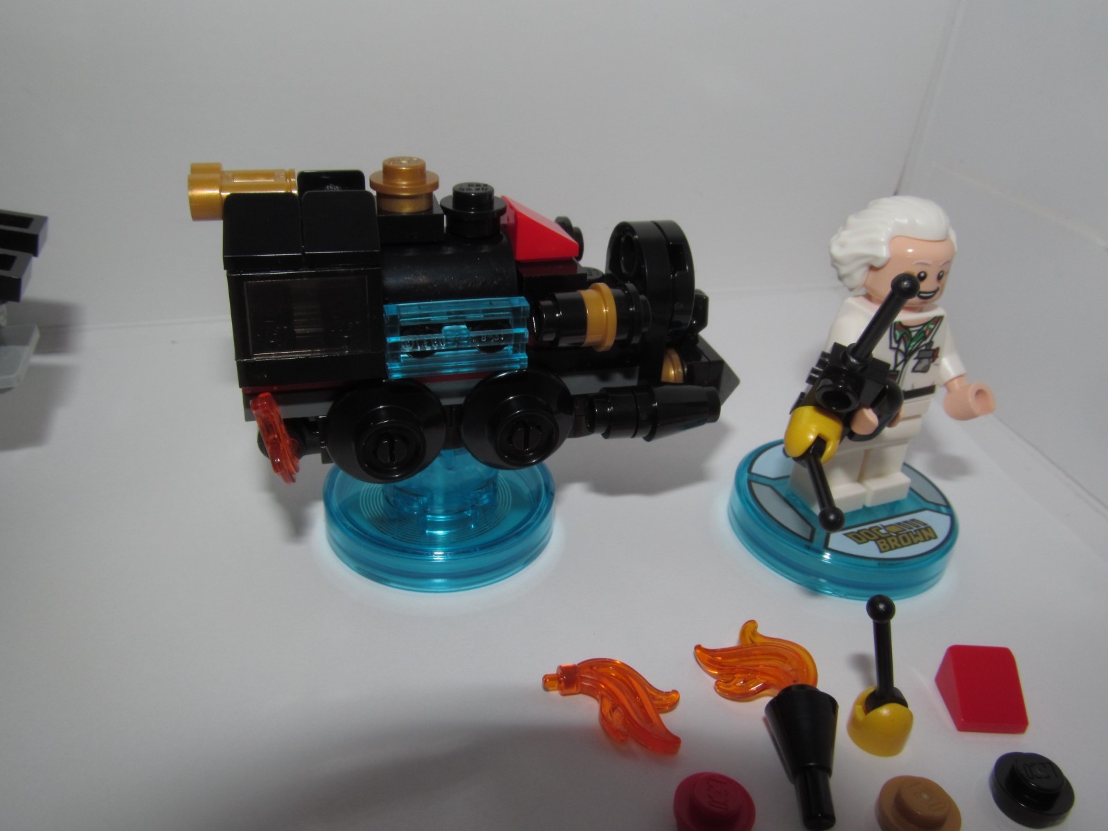 Lego Dimensions Back To The Future Level Pack #71201 + Doc Brown Fun Pack #71230