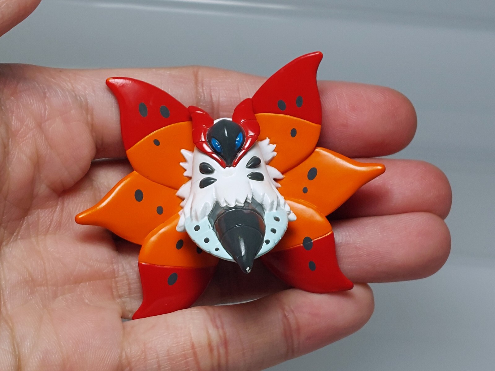 Volcarona Pokemon Monster Collection Figure Takara Tomy 2011 Japan Y05 1.8in