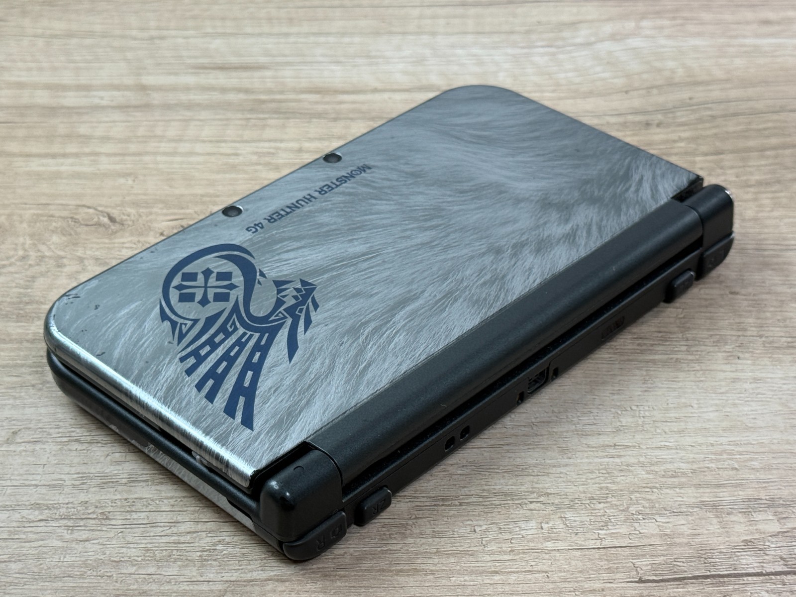 RANK B+ IPS Nintendo New 3DS XL Monster Hunter 4G Console IPS Screen TOP D7021