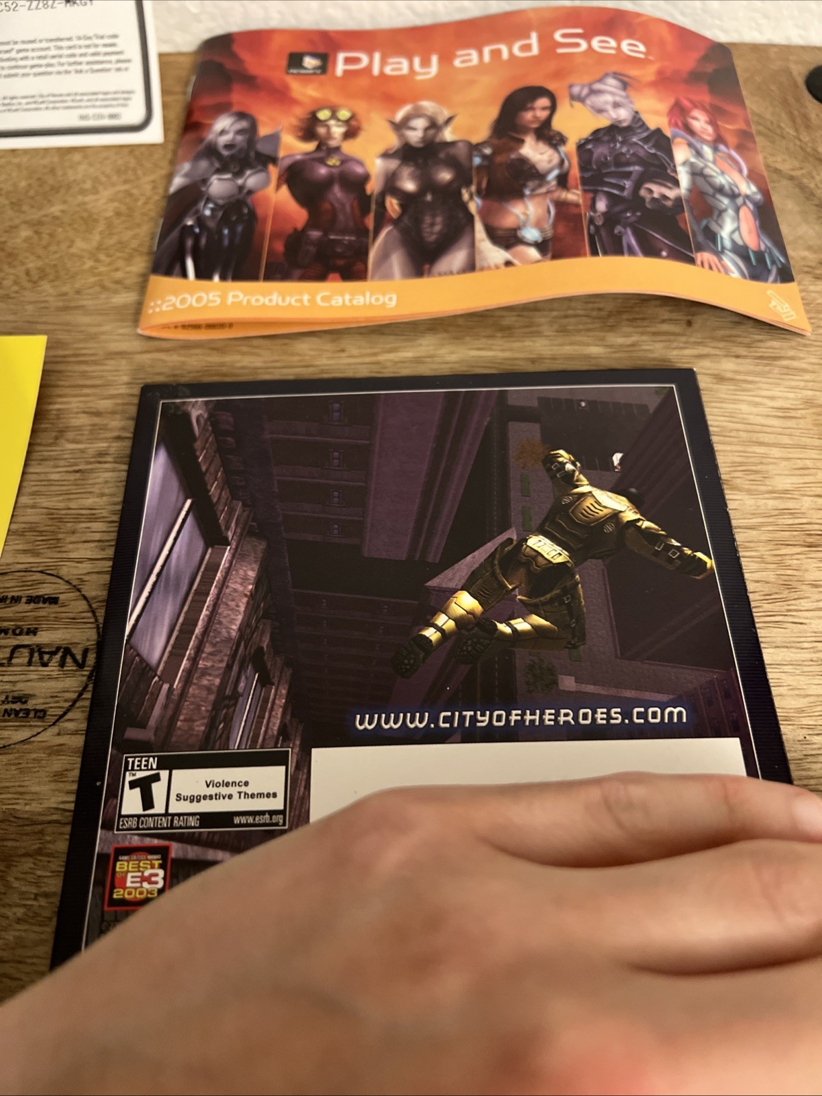 City of Heroes NcSoft PC Cd-Rom 2 Discs Set W/ Manual & Collectible Card