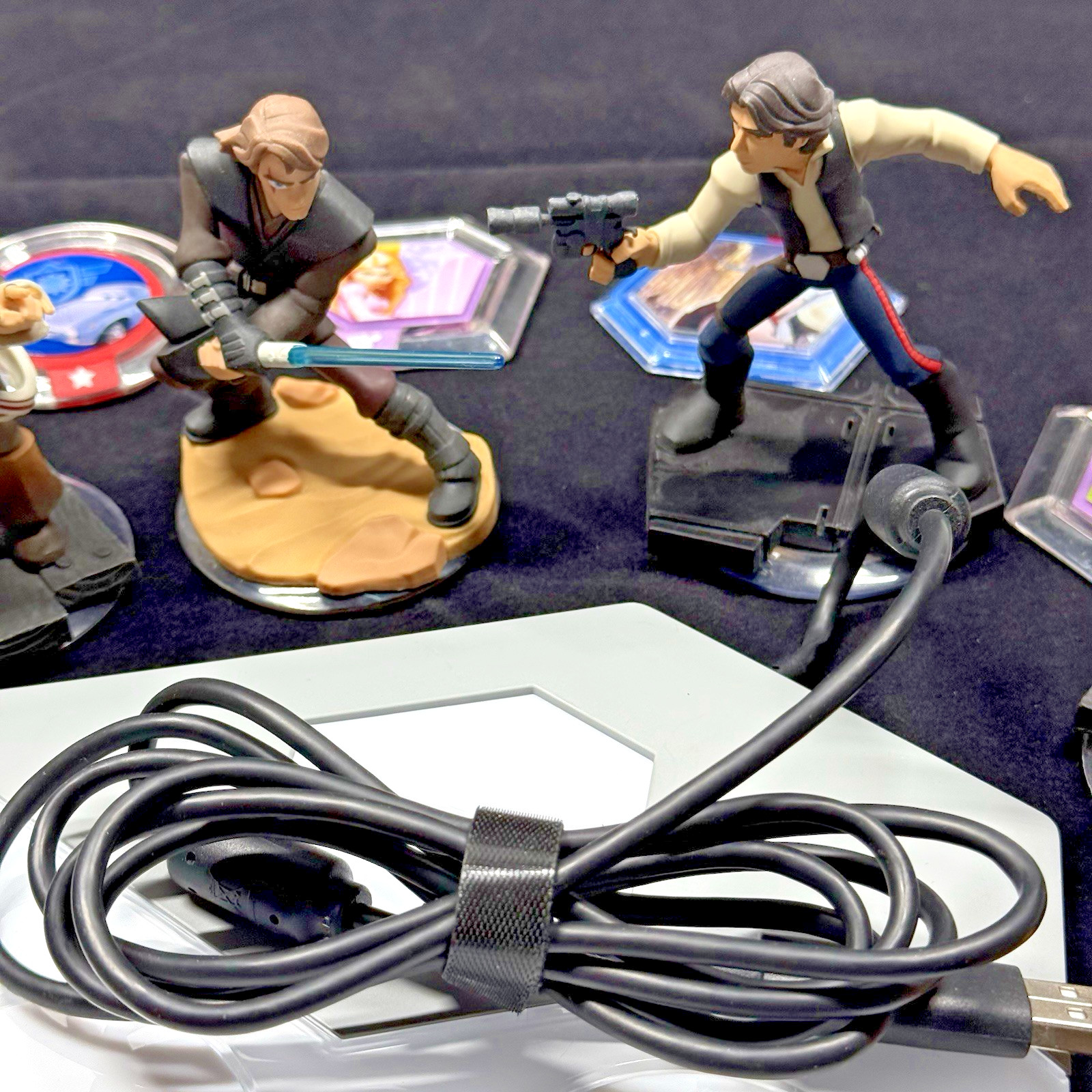 Disney Infinity Portal Base Pad Xbox PC Tested 11 Figures and 7 Discs Not Tested