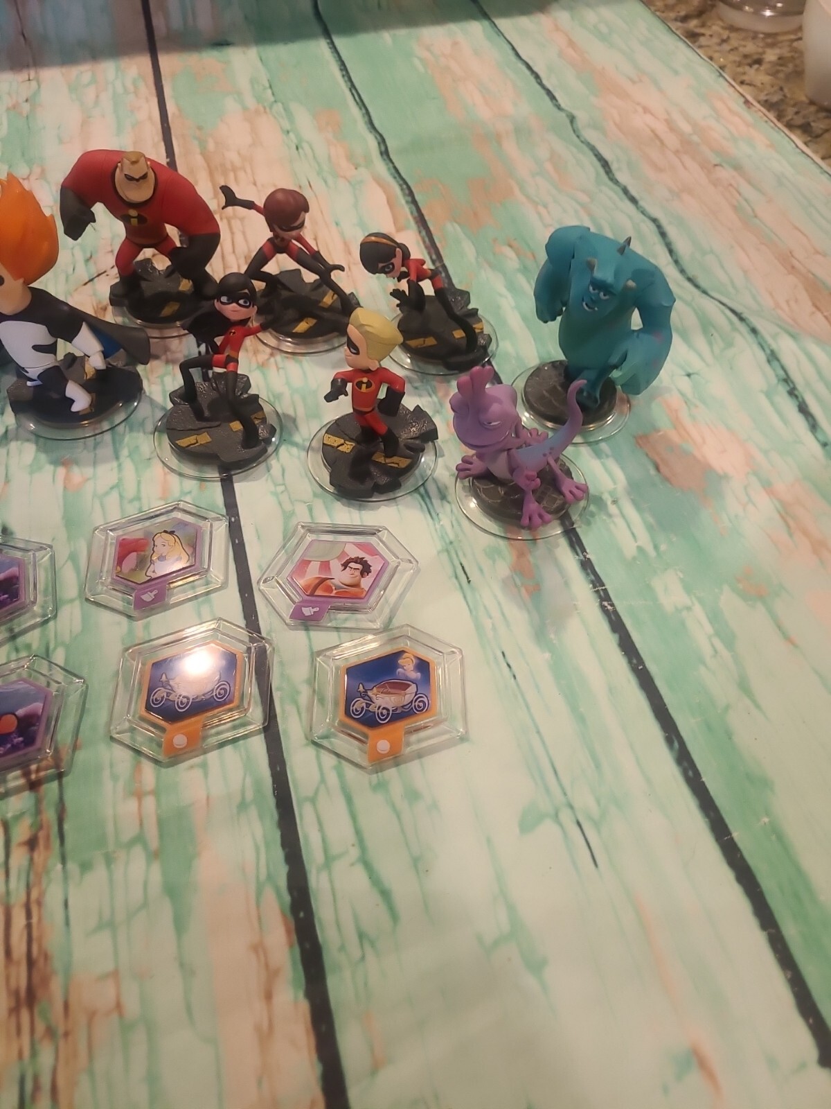Disney Infinity Lot Of 14 Figures And 11 Power Disc The Incredibles Pirates