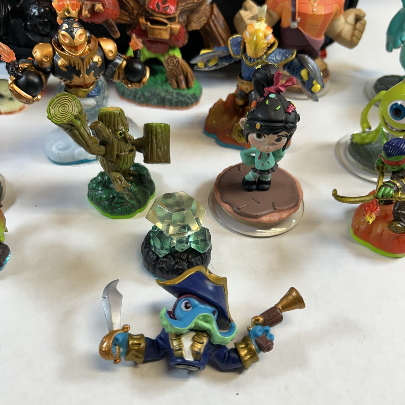 Disney Infinity Figures / Bag And Skylanders Bulk Lot