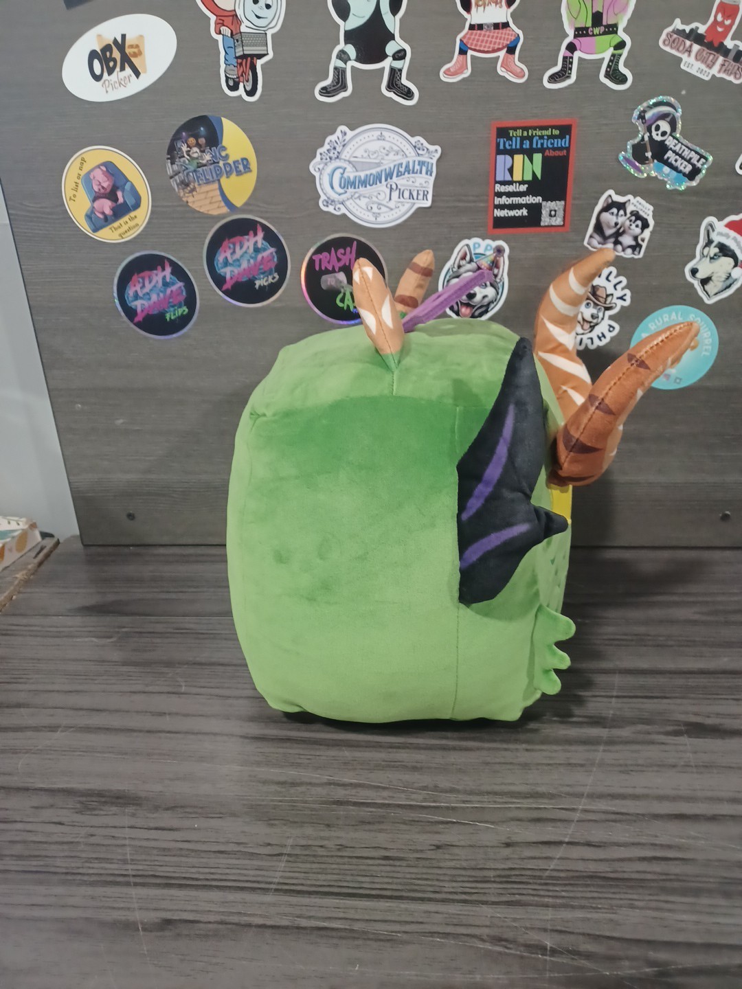 PhatMojo Blox Fruits Dragon Fruit 9″ Plush Stuffed Toy – Roblox Game Merchandise