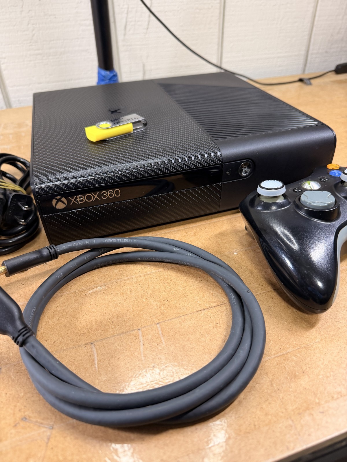 Xbox 360 E – 500GB HDD – 70 Games + SNES + SEGA Roms – Repasted and Serviced
