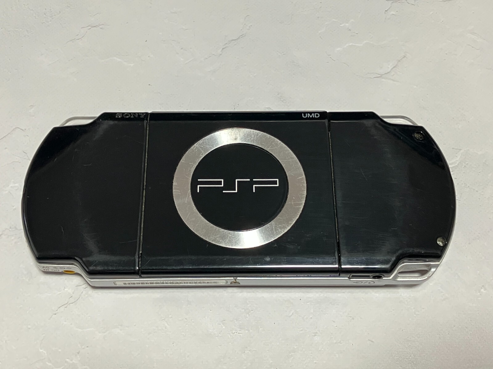 Sony PSP-2000 Console / battery＋charger＋memory stick random 3 games from US