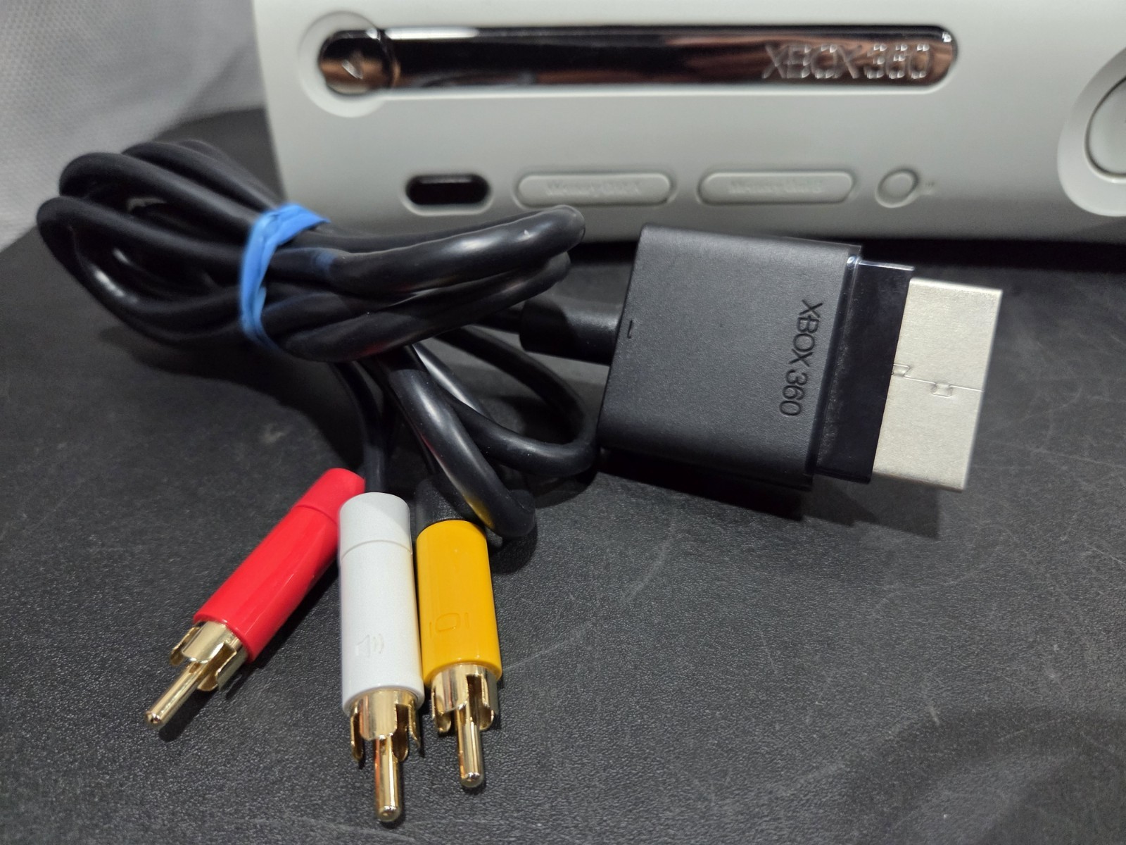 Microsoft Xbox 360 White Console Bundle – Controller, Power & AV– Tested Working