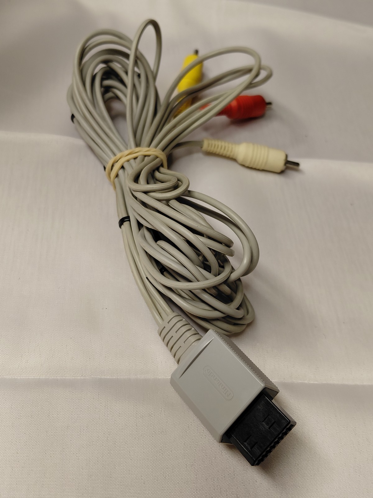 Nintendo Wii RVL-001 512 MB Home Console – White With Cables And Motion Sensor
