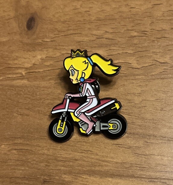 Official Nintendo Mario Kart Racer Pin Series 2 Peach Very Good Condition