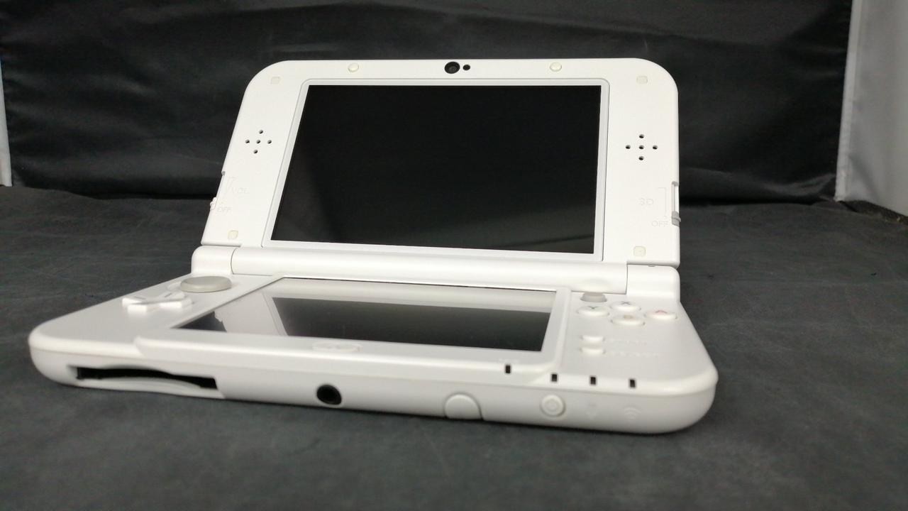 New Nintendo 3DS XL (LL) RED-001 Original Box with Accessories A2469