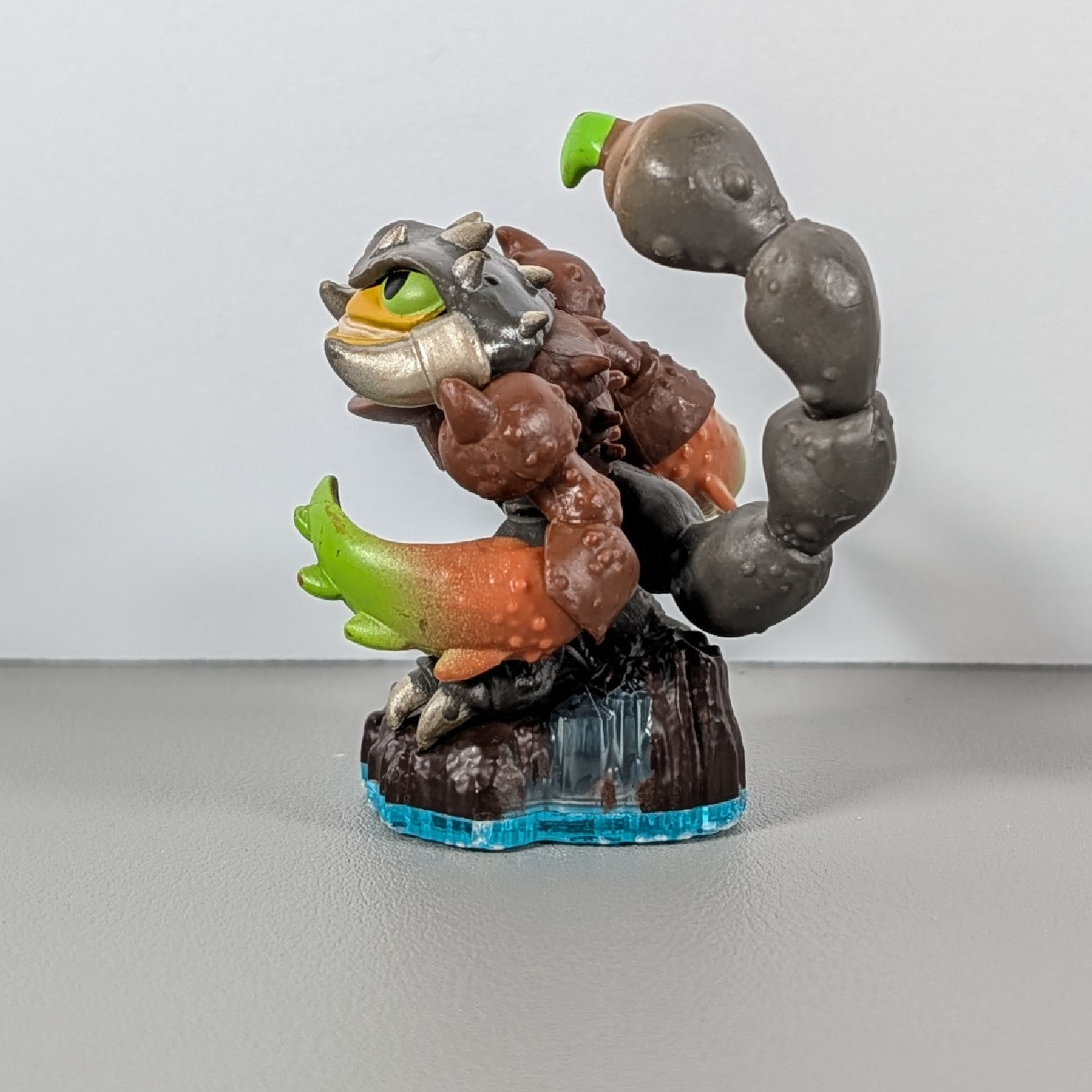 Skylanders SWAP FORCE Character Figure: KNOCKOUT TERRAFIN (blue base)